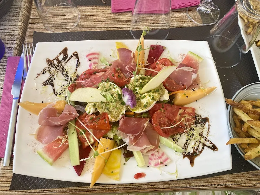 Salade de Crudités Avec Sa Burrata Et Son Pesto Jambon